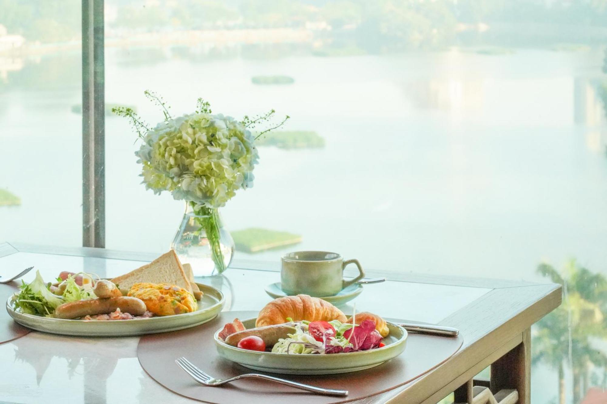 The Five Suites Lilas Hanoi Exterior photo
